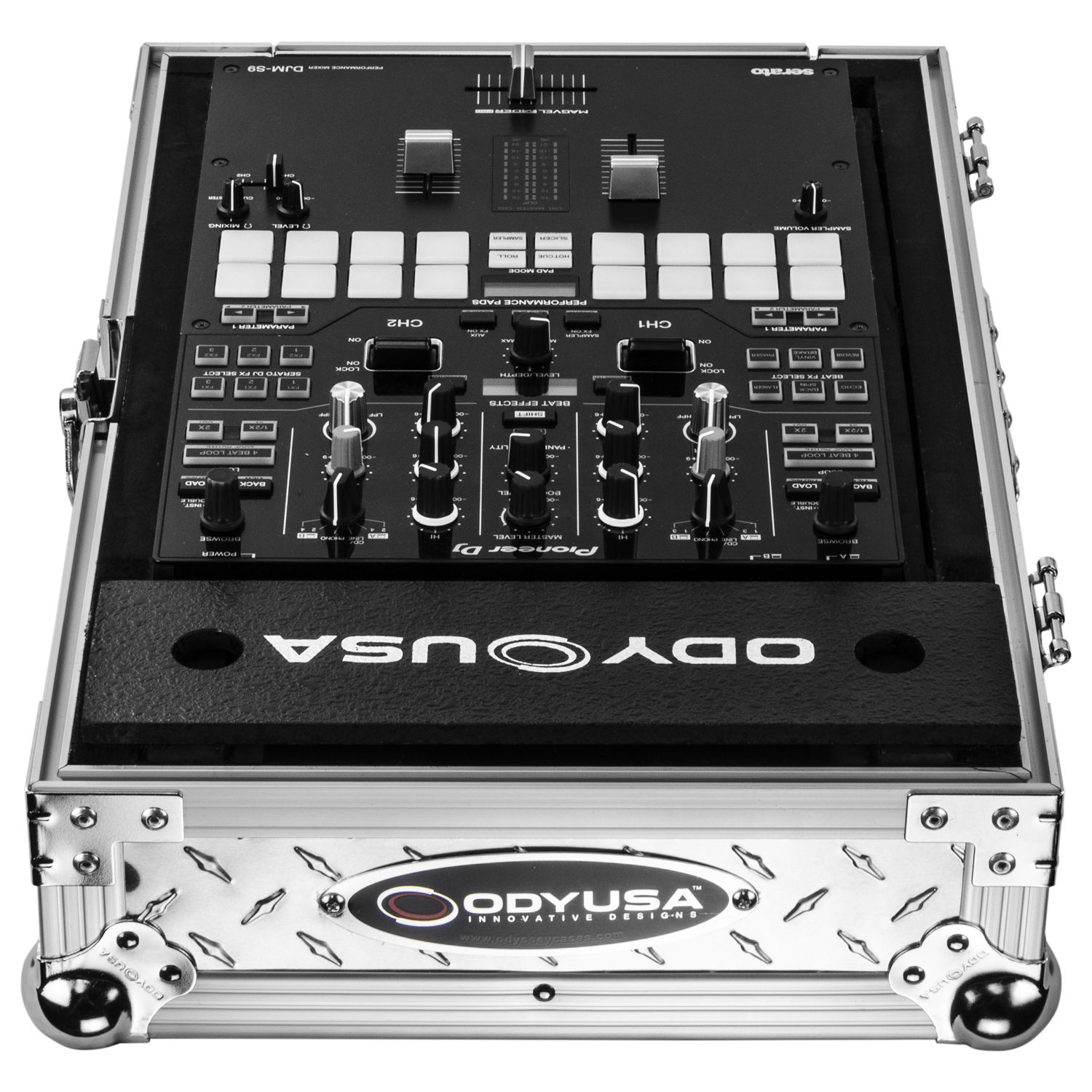 Universal 10-inch Format Extra Deep Silver Diamond Plated DJ Mixer Case - Image 4